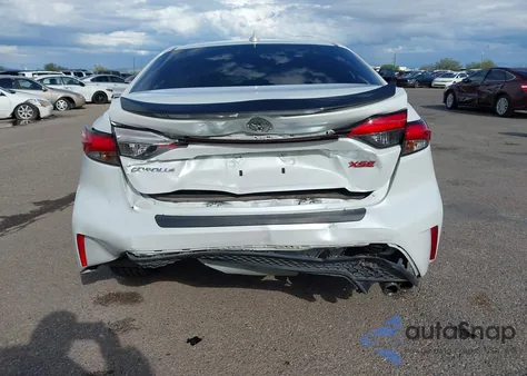 2022 Toyota Corolla Xse z USA, uszkodzony, nr VIN 5YFT4MCE6NP128580